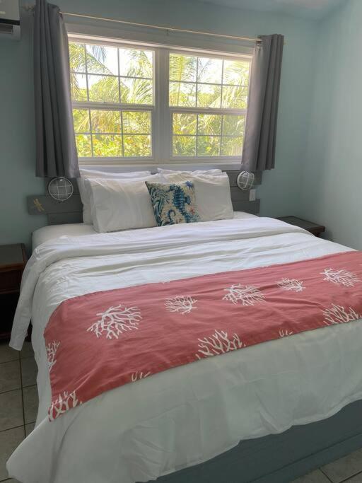 Beautiful Villa Just Steps Away From The Beach! George Town Exterior photo