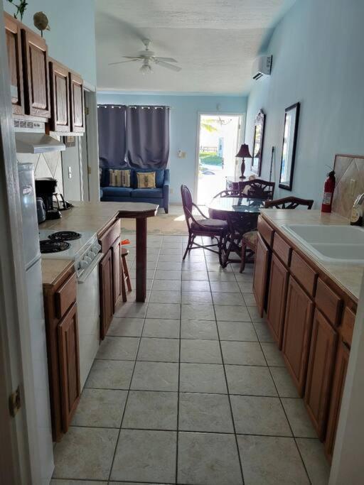 Beautiful Villa Just Steps Away From The Beach! George Town Exterior photo