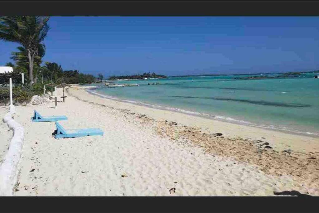 Beautiful Villa Just Steps Away From The Beach! George Town Exterior photo
