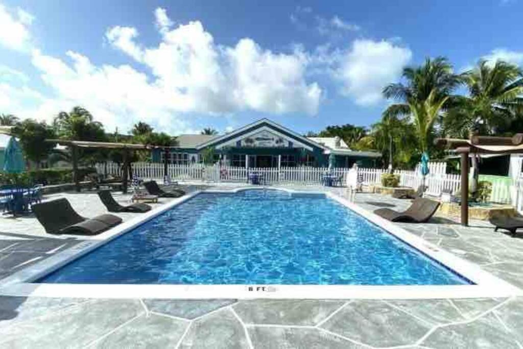Beautiful Villa Just Steps Away From The Beach! George Town Exterior photo