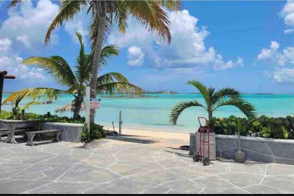 Beautiful Villa Just Steps Away From The Beach! George Town Exterior photo